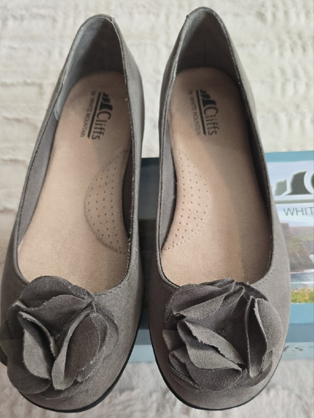 Cliffs by WHITE MOUNTAIN Gray Floral Accent Ballet Flats